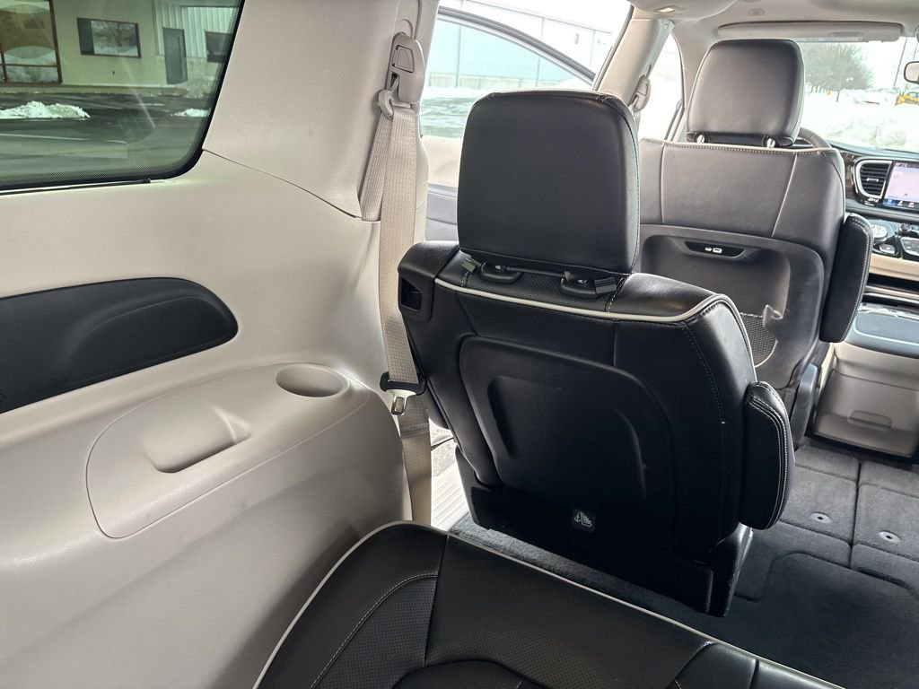 Used 2024 Chrysler Pacifica Limited FWD image 27