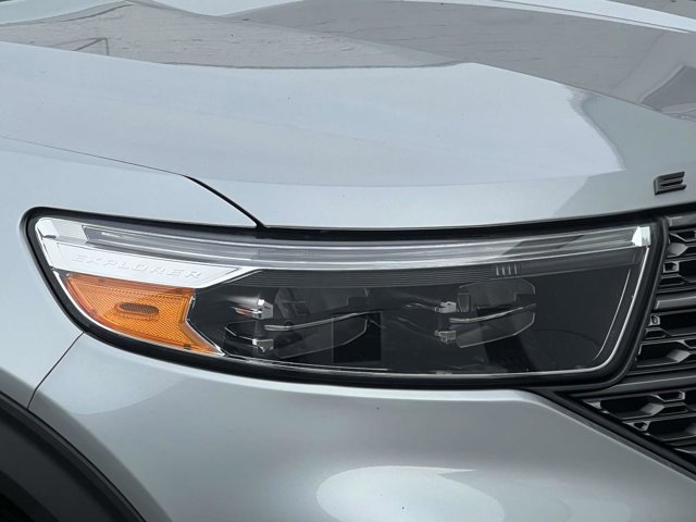 Used 2021 Ford Explorer XLT w/ Equipment Group 202A image 7