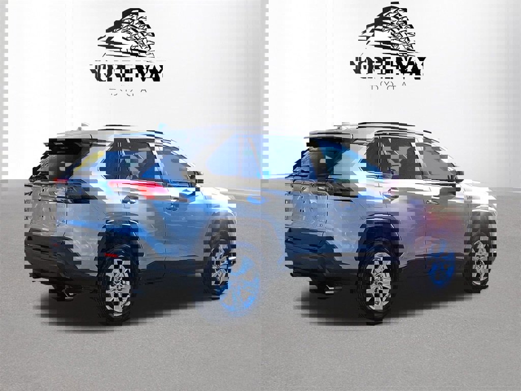 Used 2021 Toyota RAV4 LE image 4