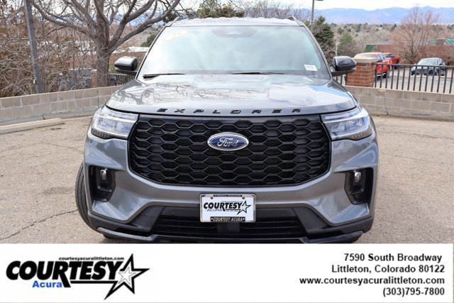 Used 2025 Ford Explorer ST-Line w/ Premium Package image 2