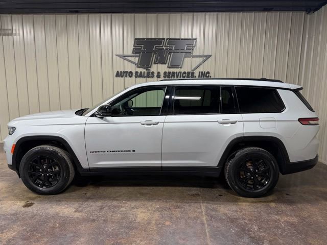 Used 2024 Jeep Grand Cherokee L Laredo image 3