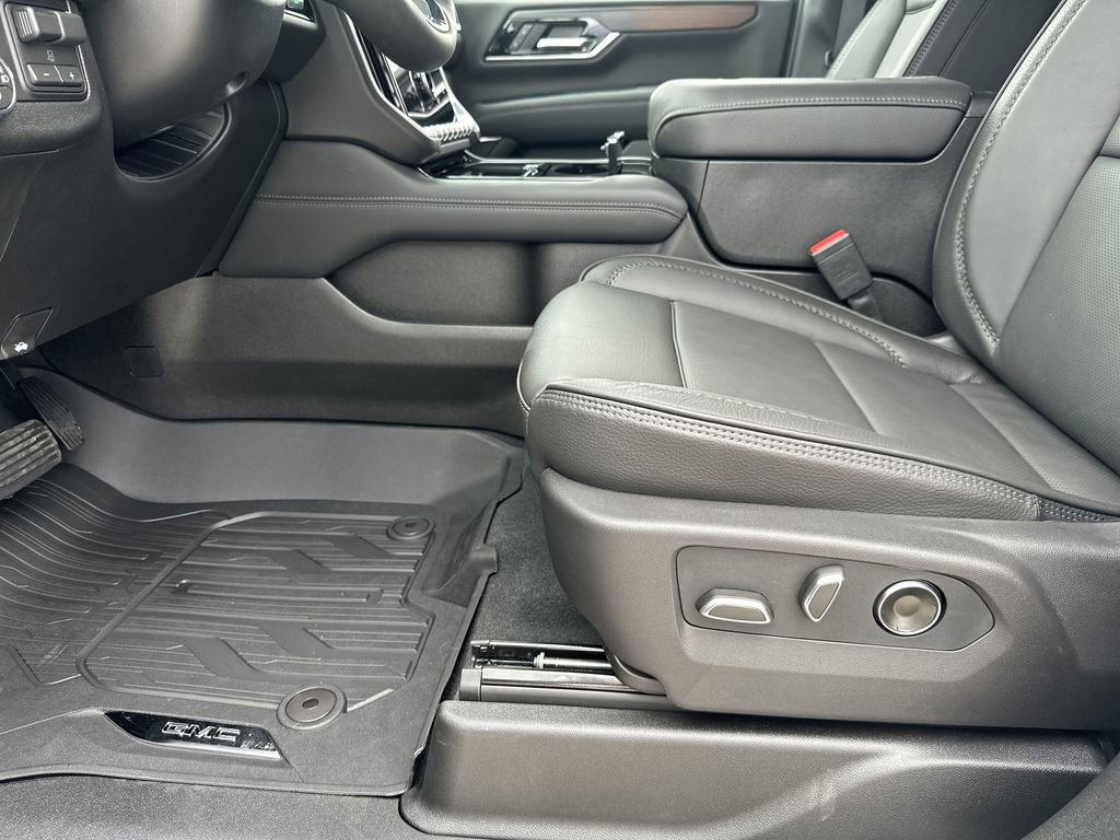 New 2026 GMC Yukon Denali w/ Denali Reserve Package image 14