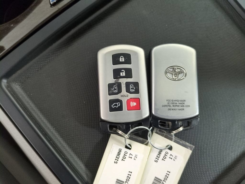 Used 2017 Toyota Sienna XLE Premium w/ Protection Package FWD image 32