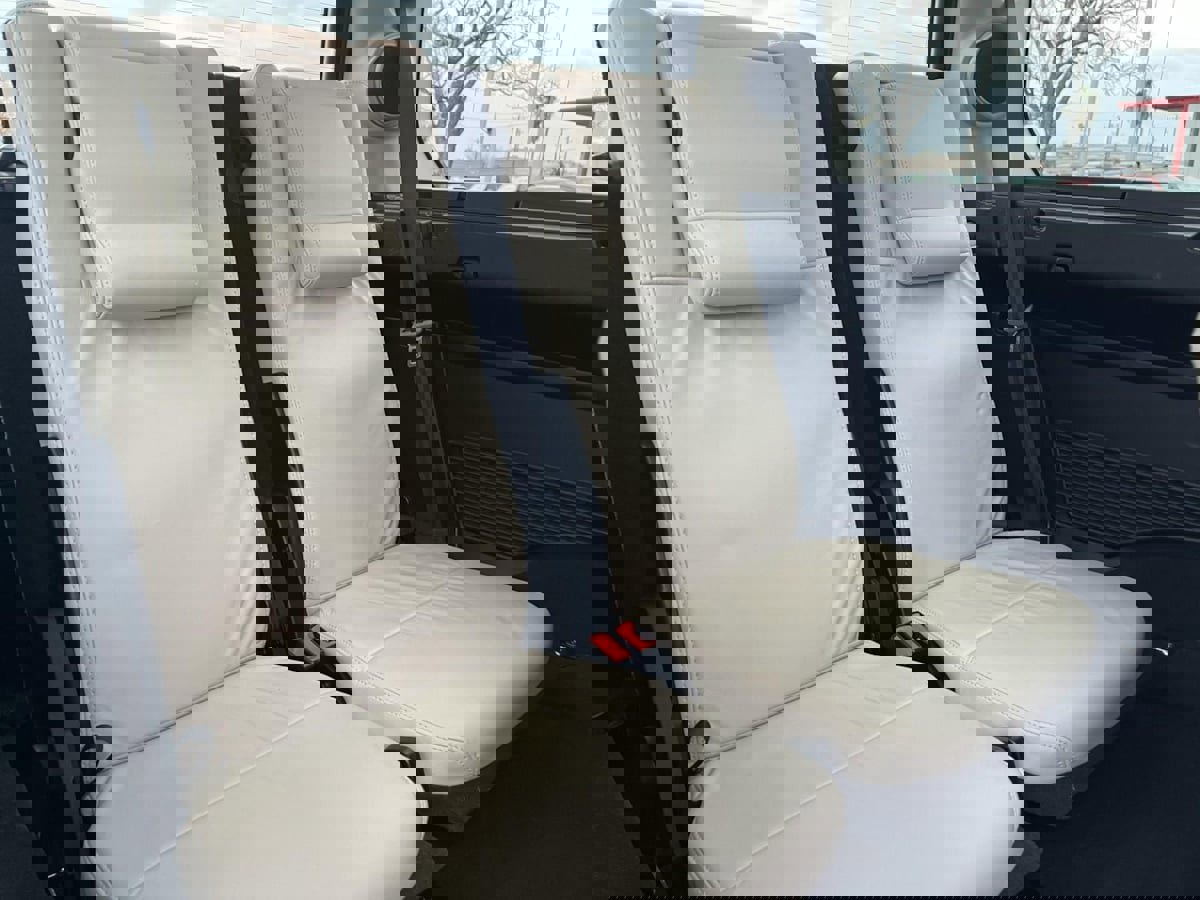 Used 2015 Land Rover LR4 HSE LUX image 37