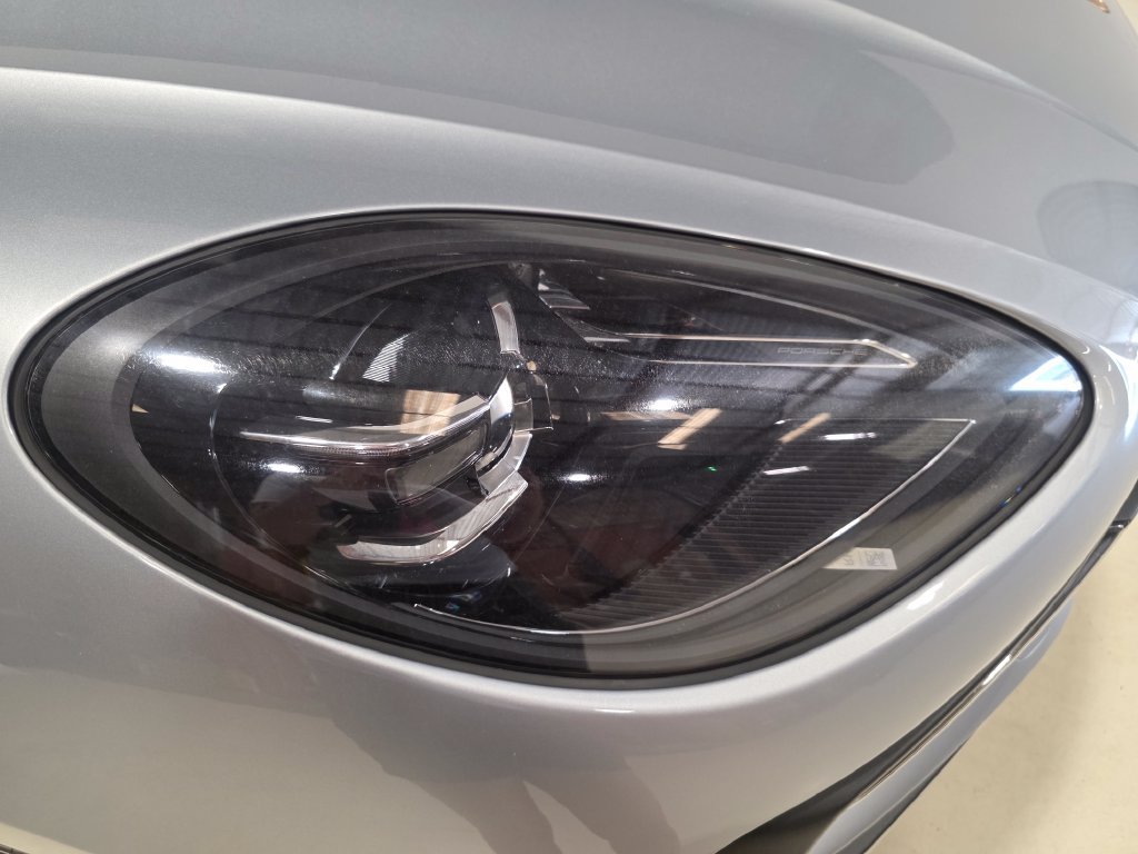 Certified 2023 Porsche Macan S AWD/4WD image 11