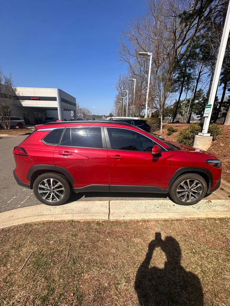 Used 2023 Toyota Corolla Cross XLE w/ Convenience Package image 4