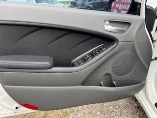 Used 2017 Kia Forte LX FWD image 16