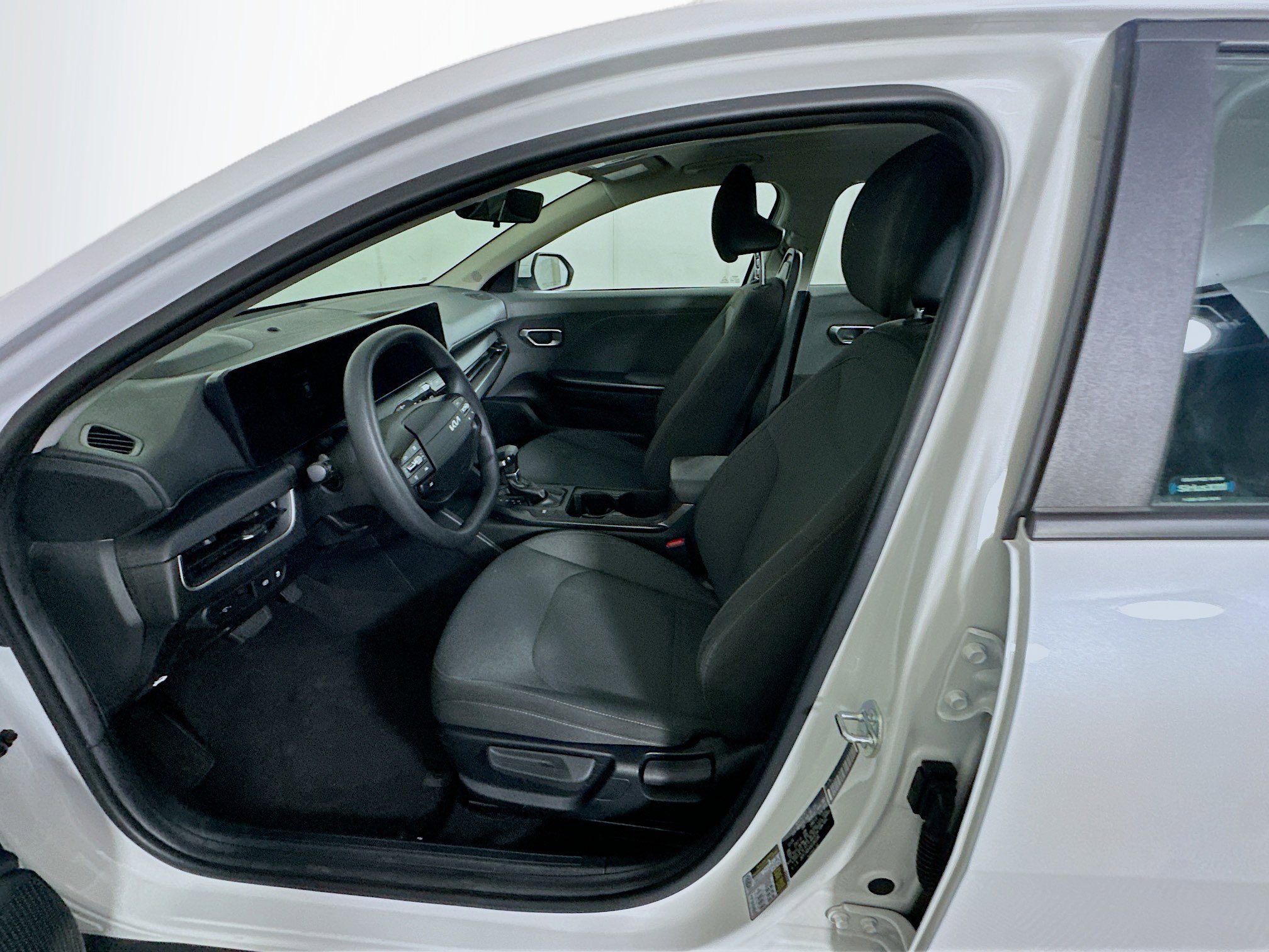 Used 2025 Kia K4 LXS image 13