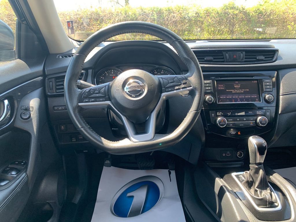 Used 2018 Nissan Rogue SV image 17