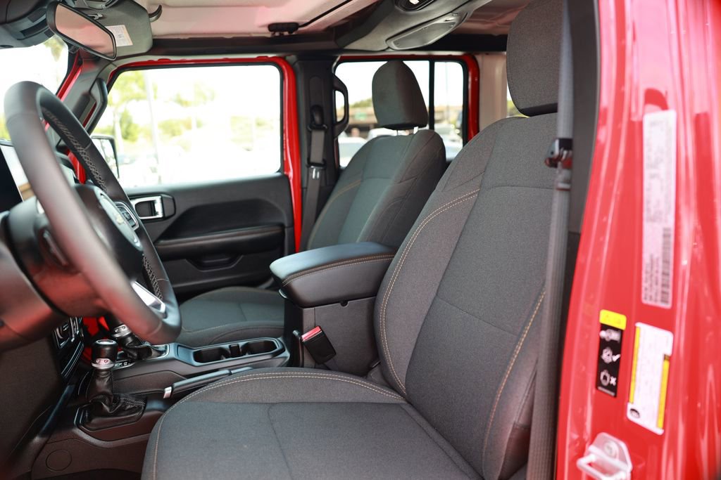Used 2025 Jeep Wrangler Unlimited Sahara image 19