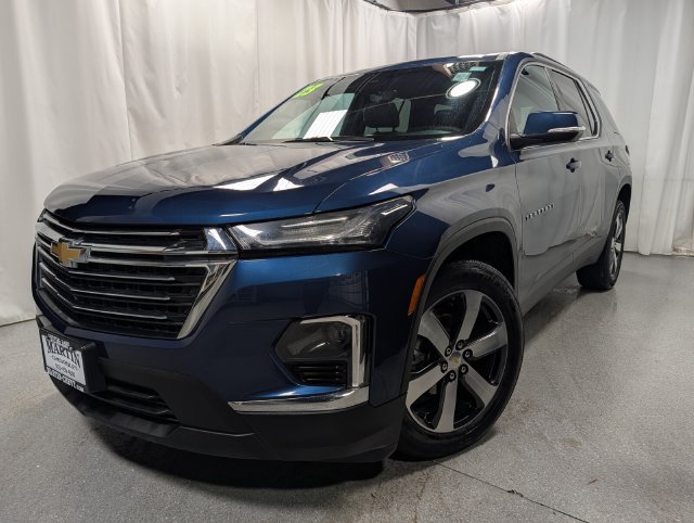 Certified 2023 Chevrolet Traverse LT w/ LT Premium Package AWD/4WD image 2