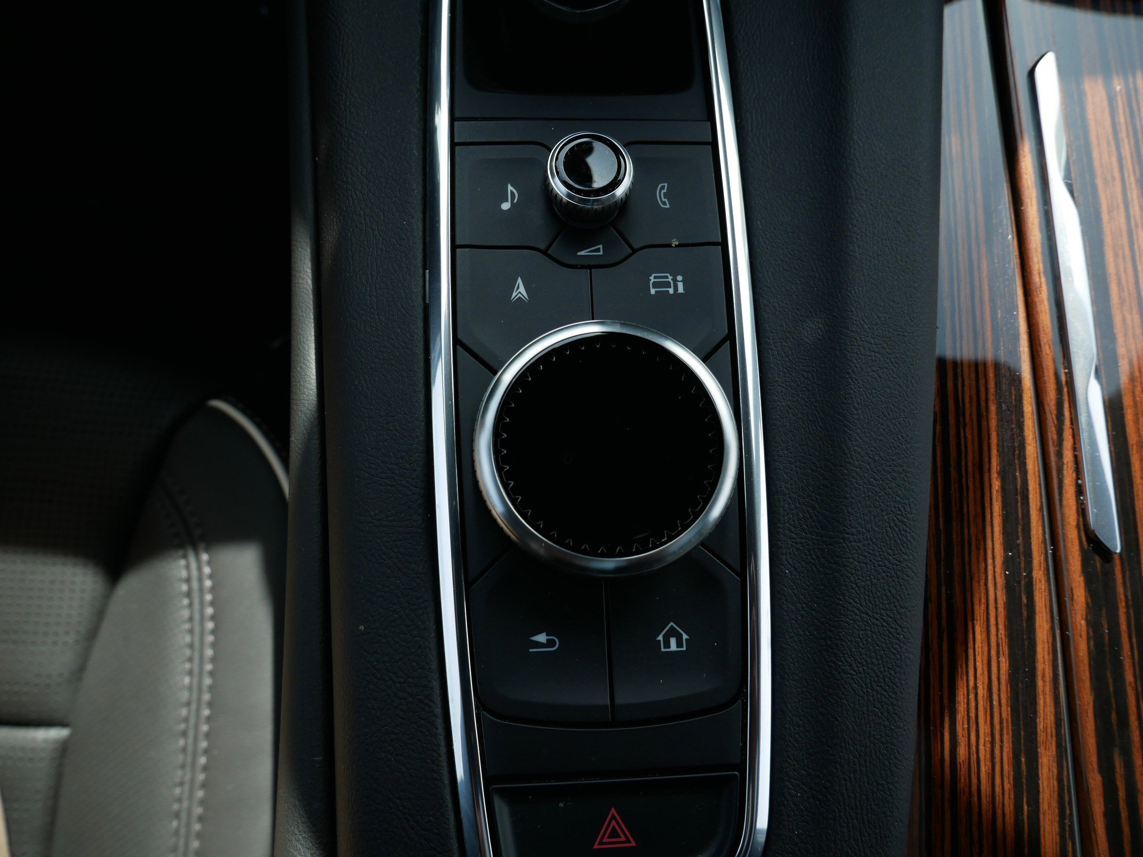 Certified 2024 Cadillac Escalade Premium Luxury image 31