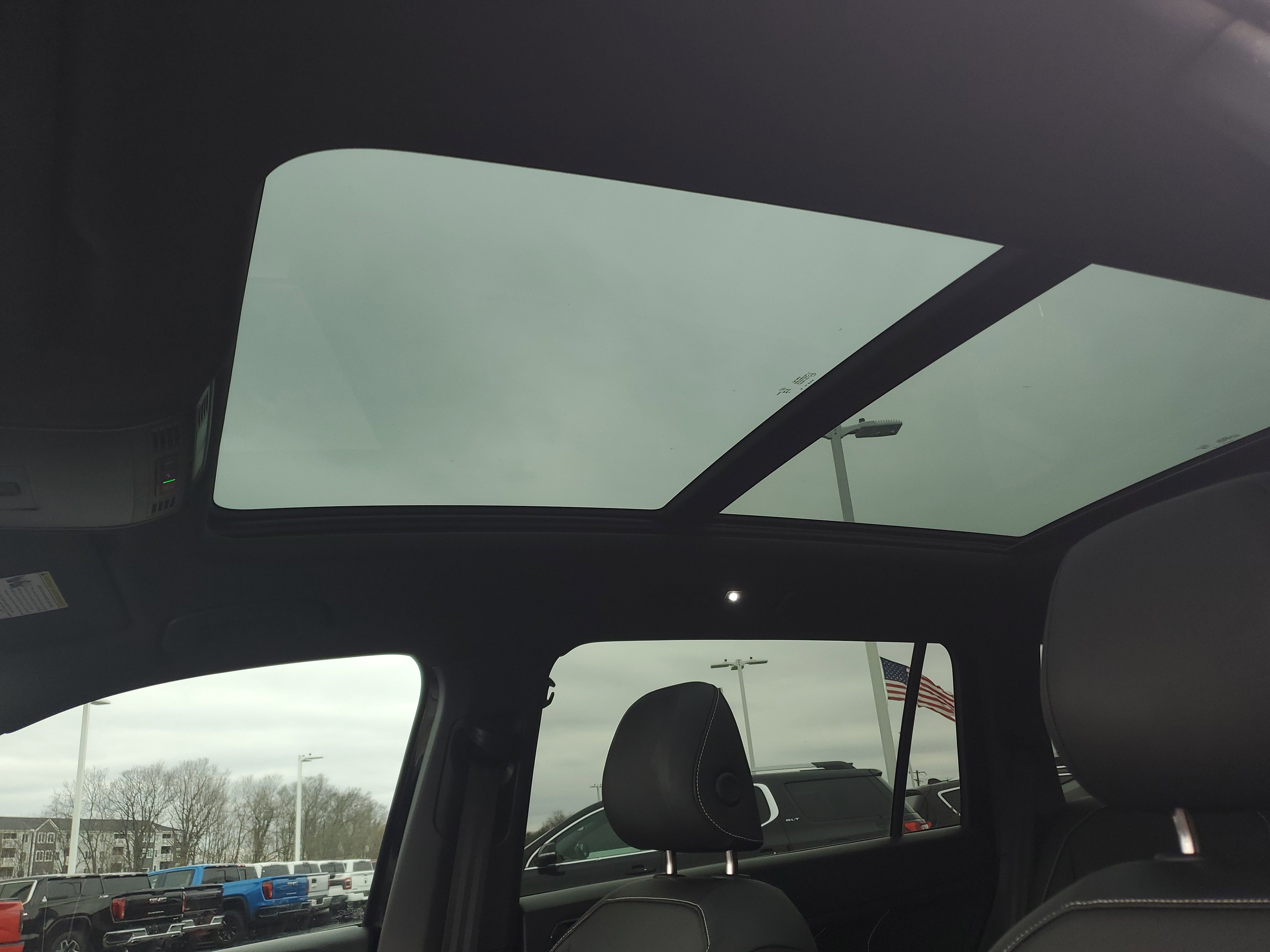 Used 2024 Volkswagen Tiguan SE R-Line image 28