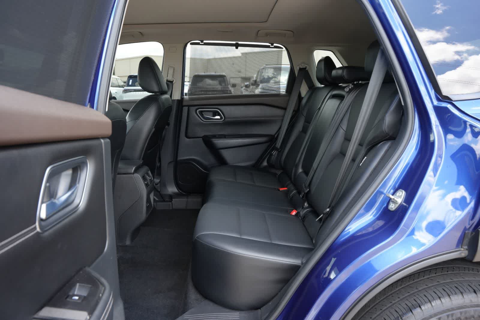 Used 2021 Nissan Rogue SV w/ Premium Package AWD/4WD image 18