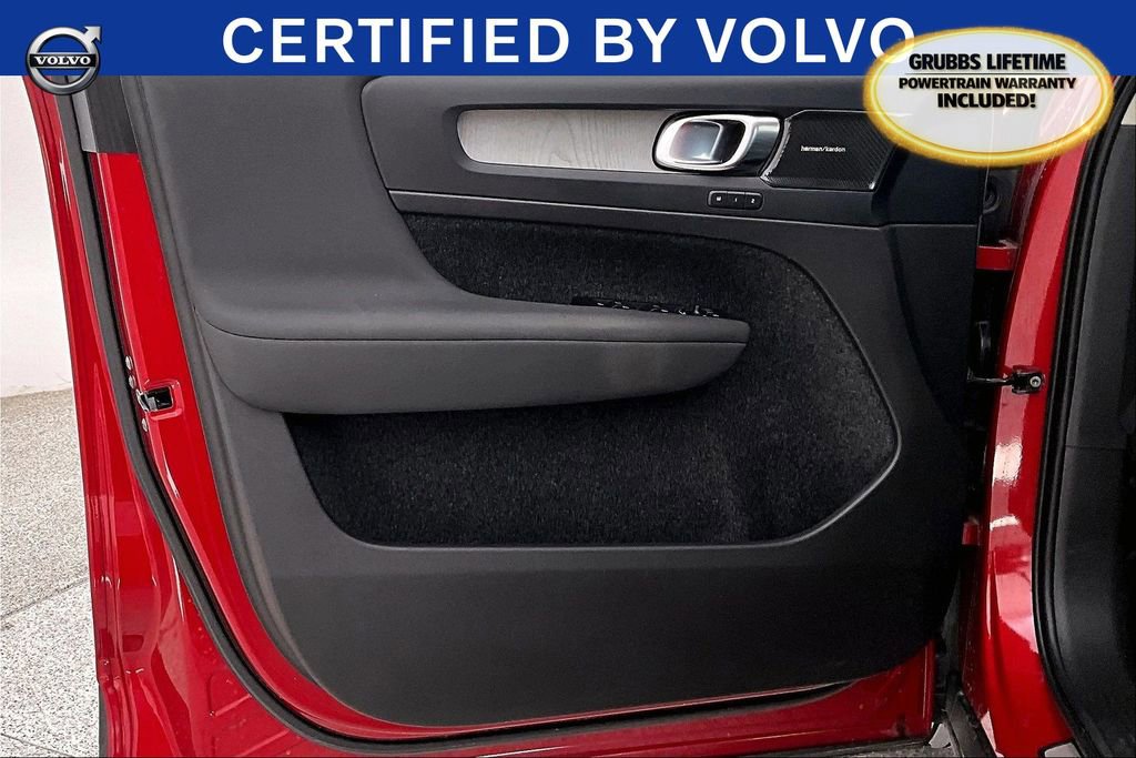 Certified 2023 Volvo XC40 B5 Ultimate w/ Protection Package Premier image 24
