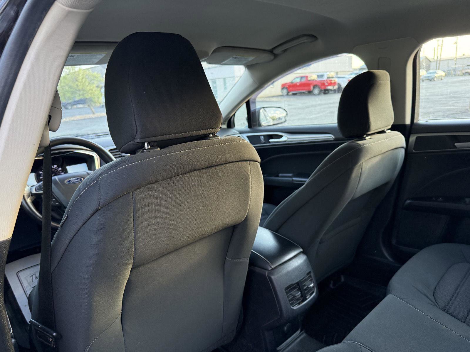 Used 2020 Ford Fusion SE FWD image 20