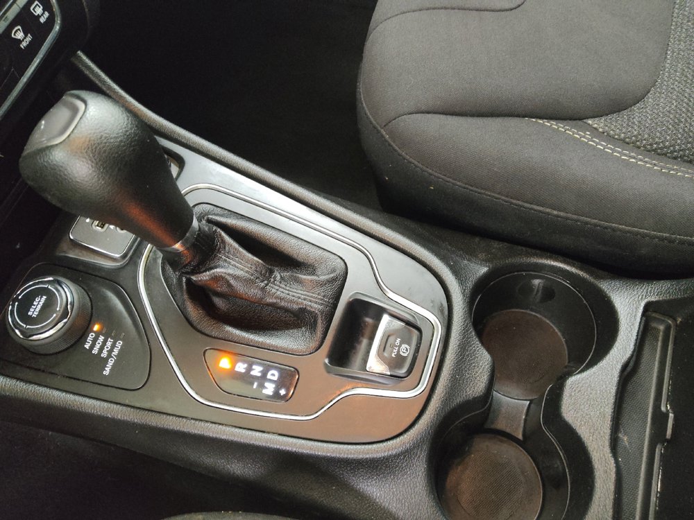 Used 2021 Jeep Cherokee Latitude AWD/4WD image 26