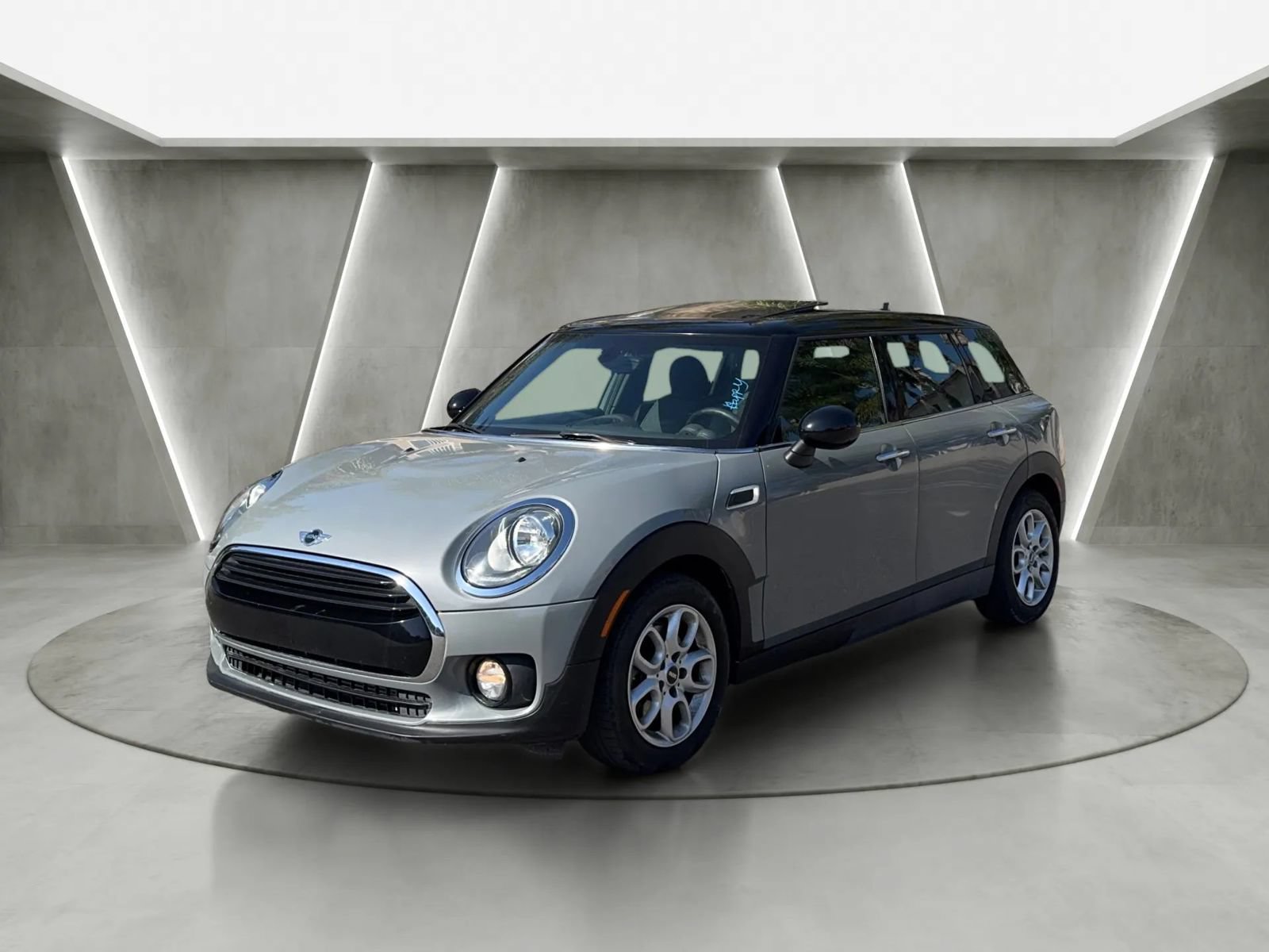 Used 2016 MINI Cooper Clubman FWD image 8