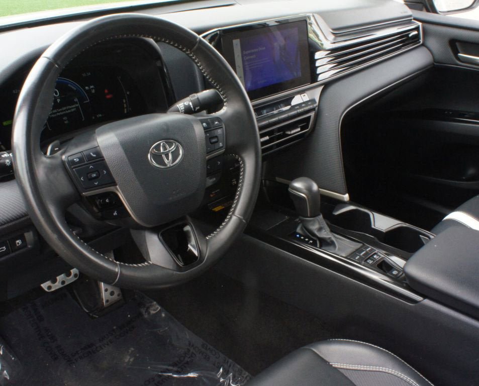 Used 2025 Toyota Camry SE FWD image 13