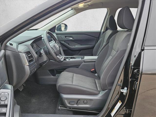 Used 2025 Nissan Rogue SV FWD image 15