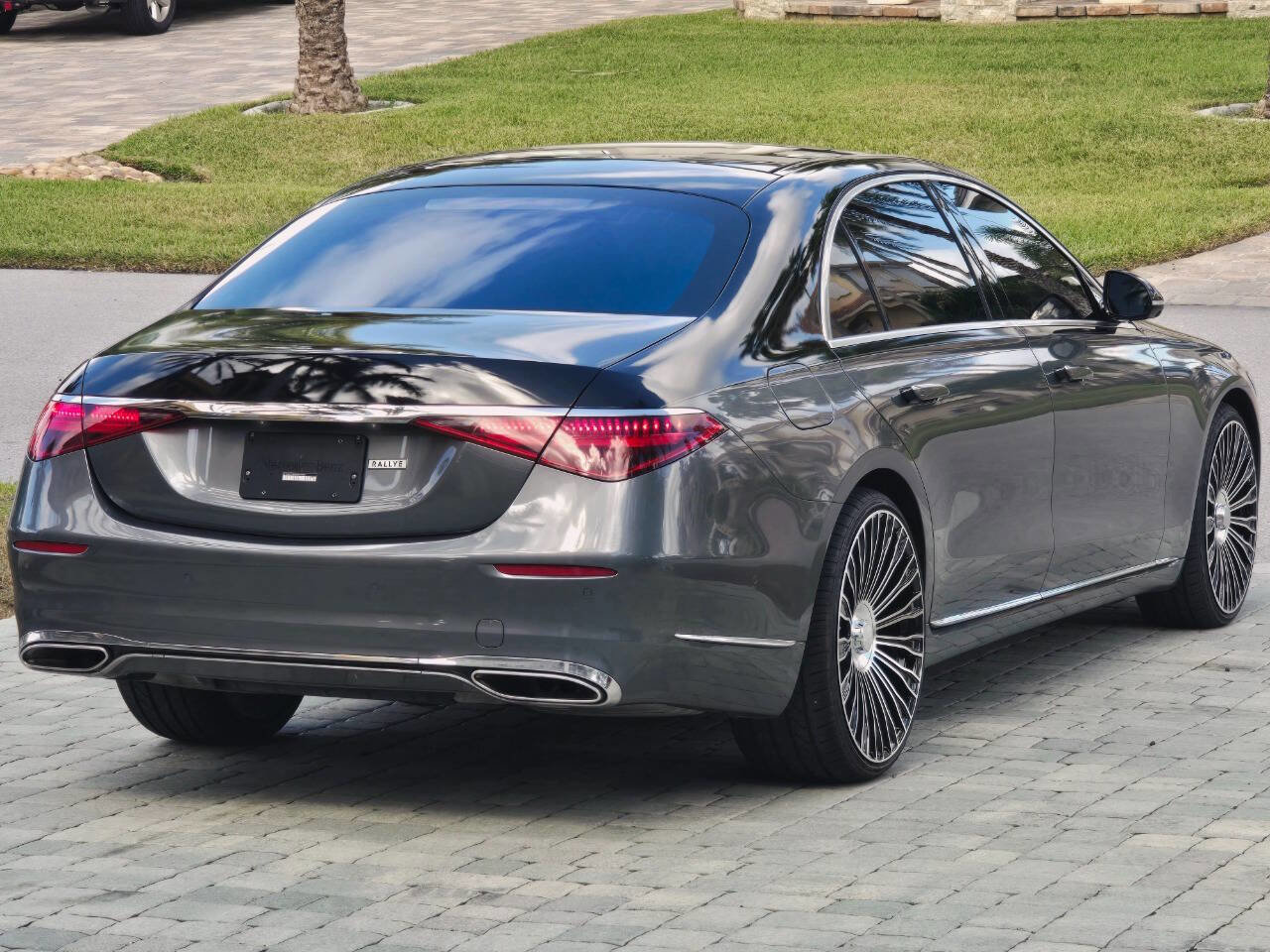 Used 2022 Mercedes-Benz S 580 4MATIC Sedan w/ Rear Seat Package image 42