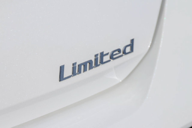 New 2026 Hyundai Elantra Limited FWD image 8