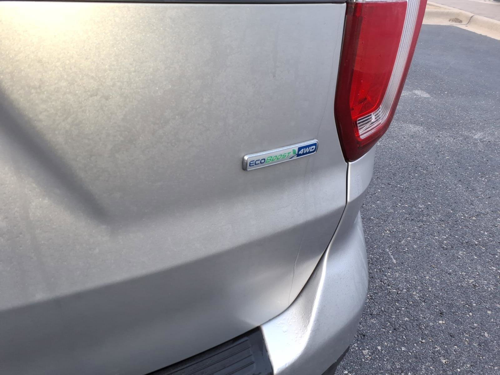 Used 2018 Ford Explorer XLT image 5