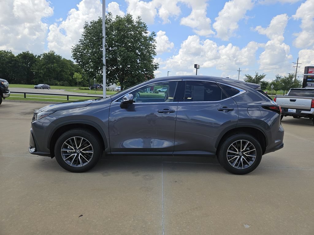Used 2025 Lexus NX 250 FWD w/ Towing Package (2000 Lbs) image 4
