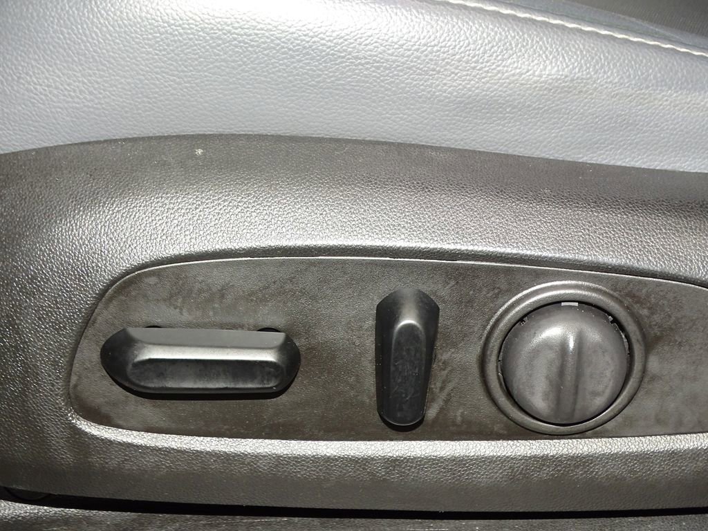 Used 2020 Chevrolet Traverse Premier image 28