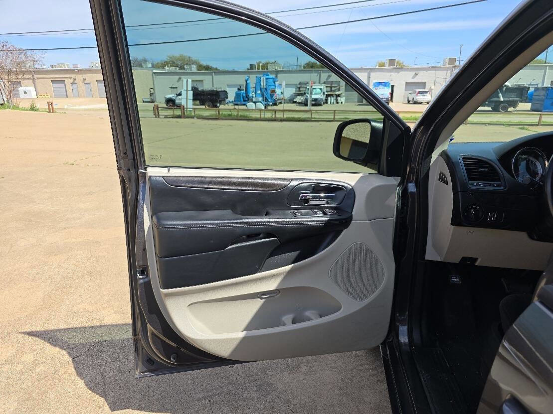 Used 2016 Dodge Grand Caravan SE w/ Quick Order Package 29E SE image 19