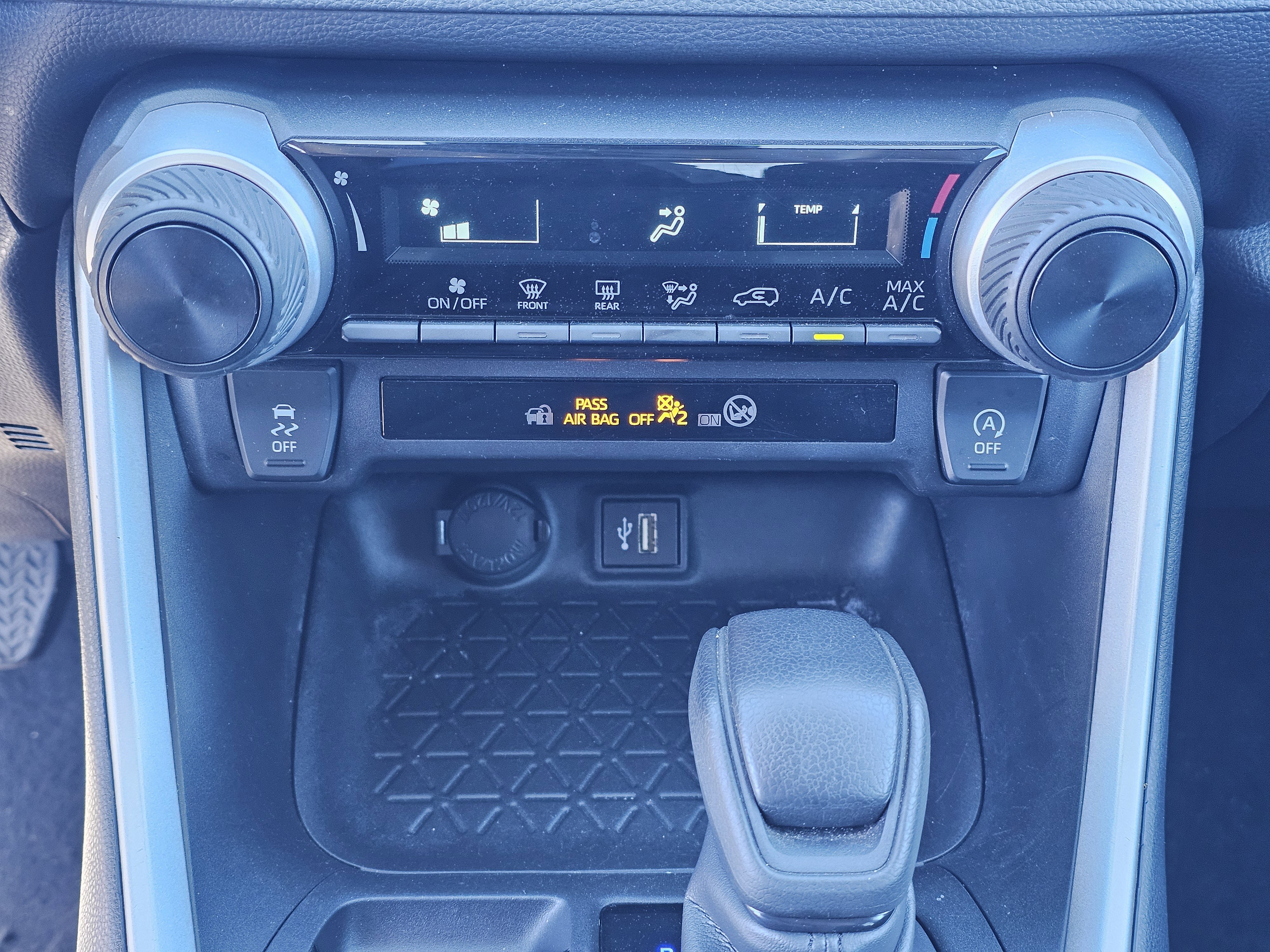 Used 2024 Toyota RAV4 LE image 27