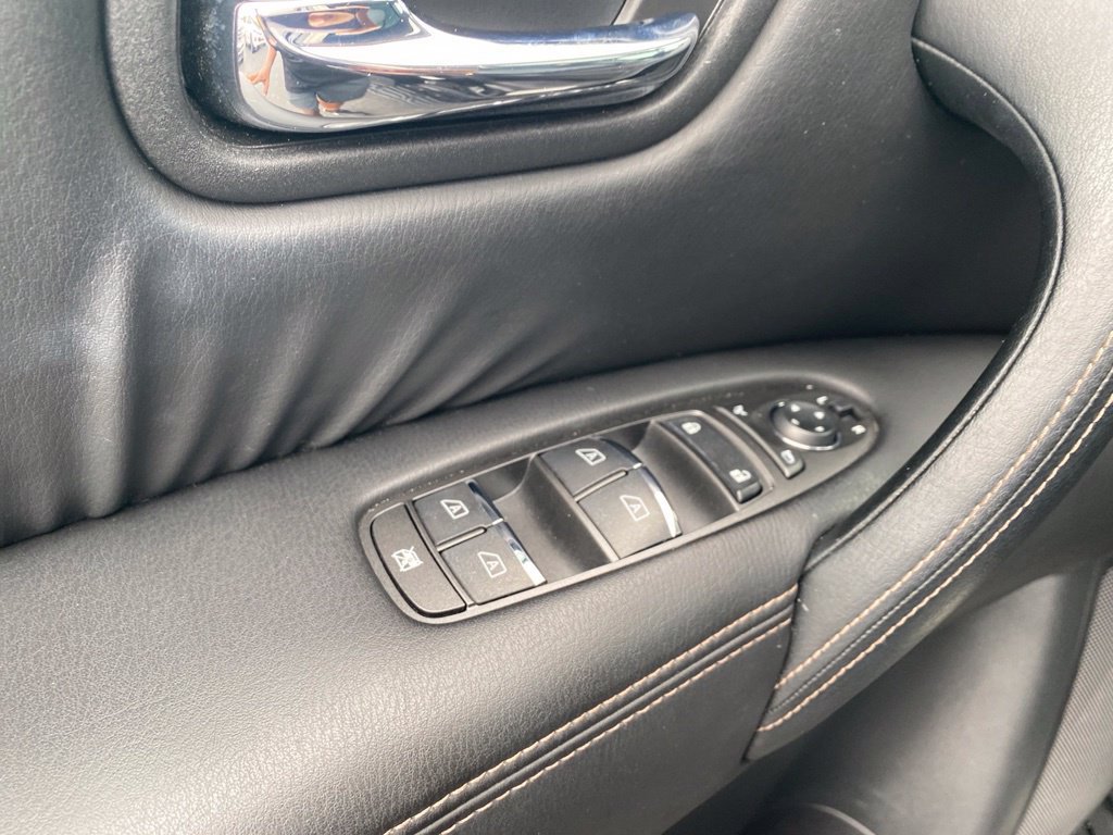 Used 2024 Nissan Armada Platinum w/ Captain's Chairs Package RWD image 13