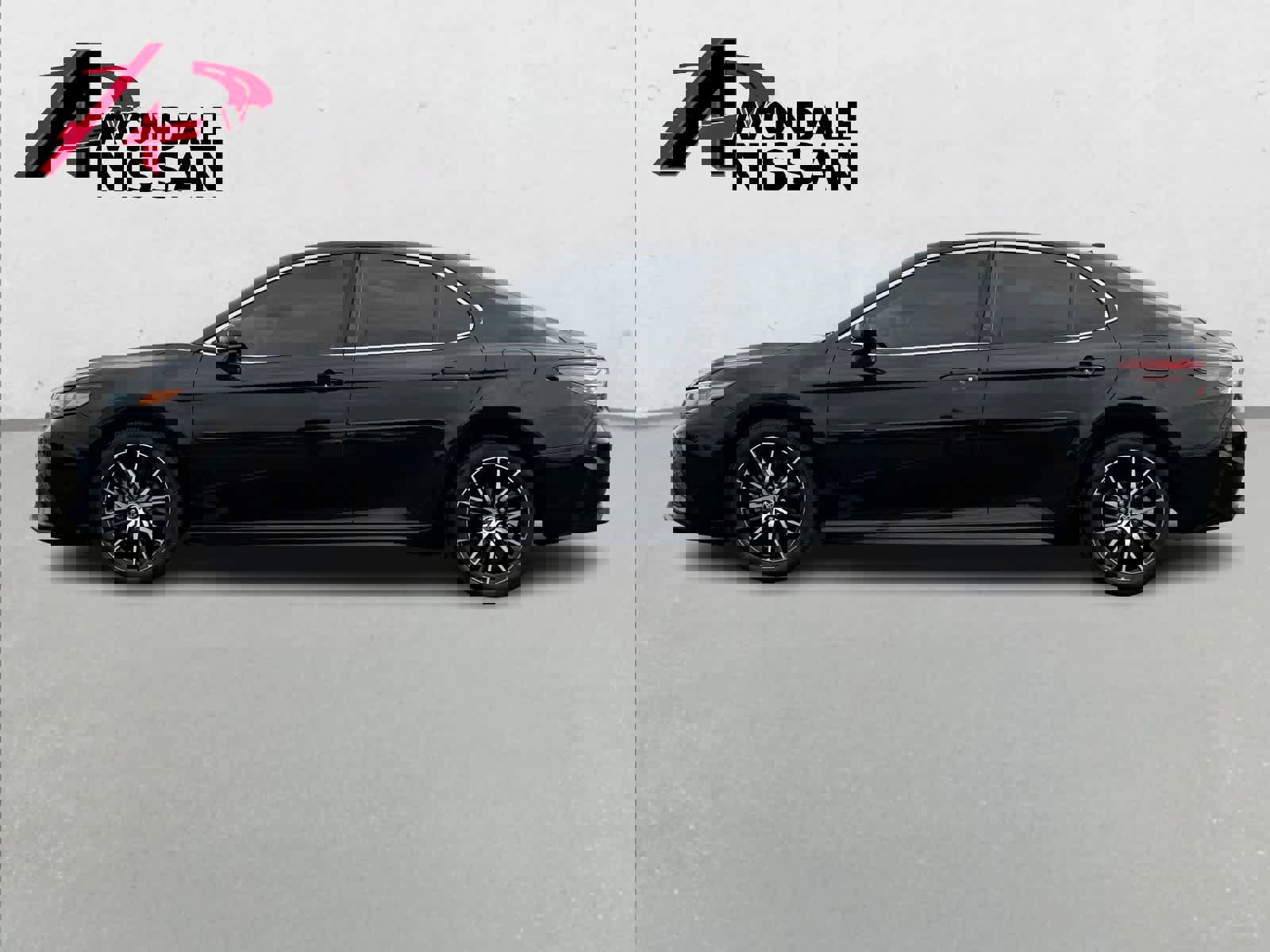 Used 2021 Toyota Camry SE w/ Carpet Mat Package (TMS) image 3