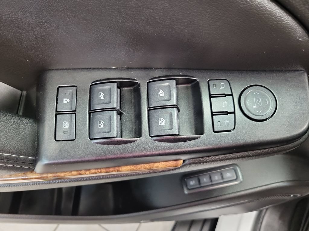 Used 2018 Chevrolet Tahoe Premier AWD/4WD image 35