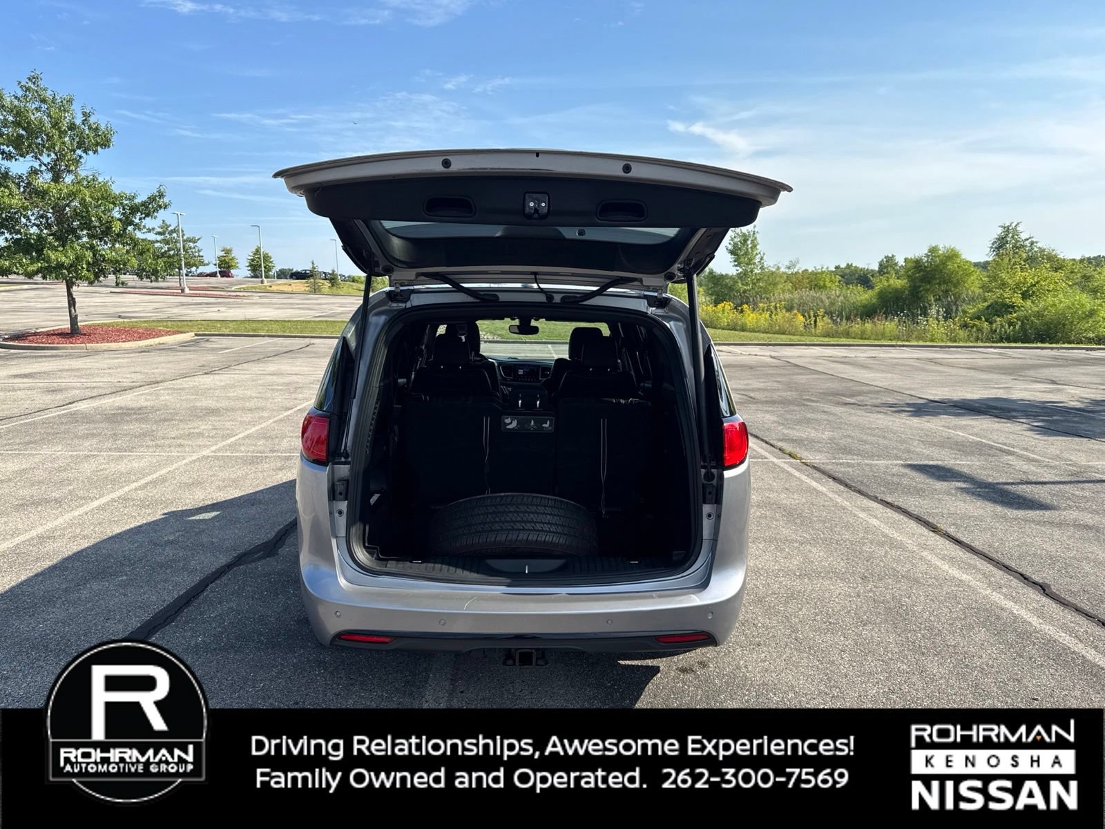 Used 2018 Chrysler Pacifica Touring-L Plus FWD image 12