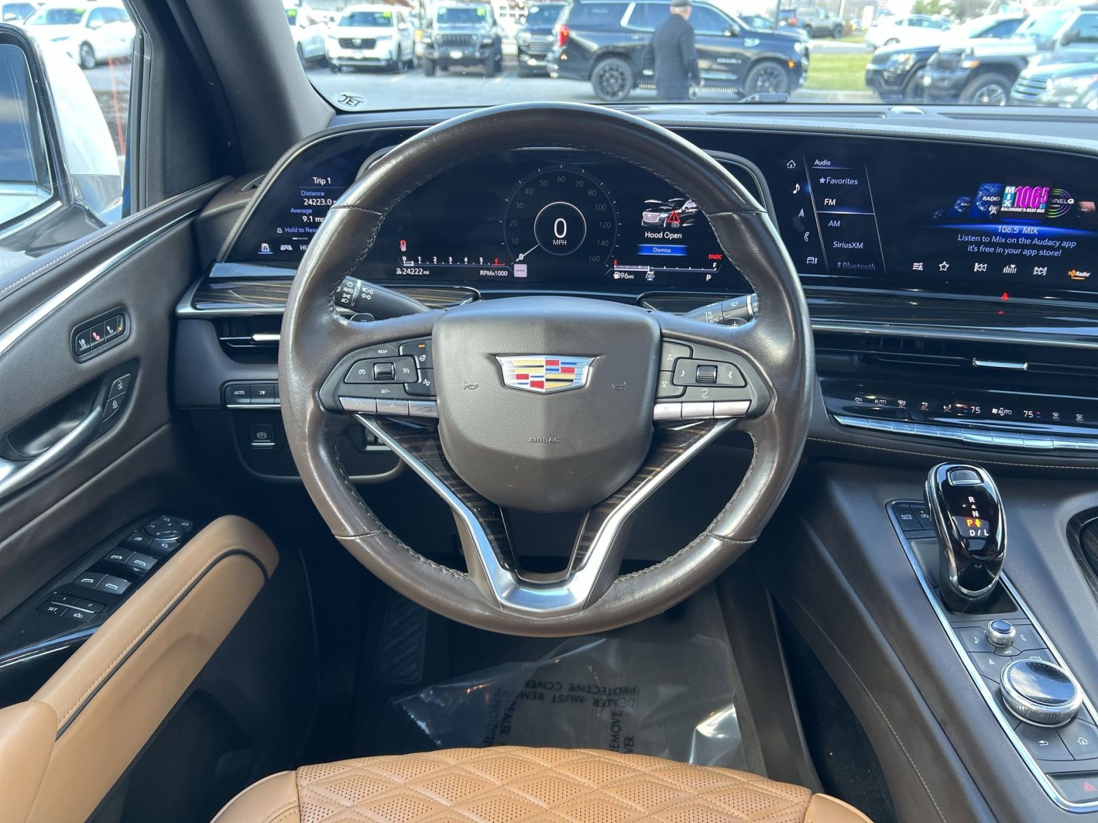 Used 2023 Cadillac Escalade Premium Luxury image 16