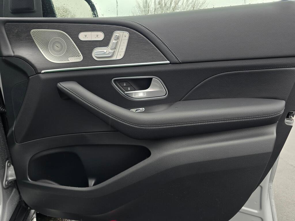 New 2026 Mercedes-Benz GLS 580 4MATIC image 27