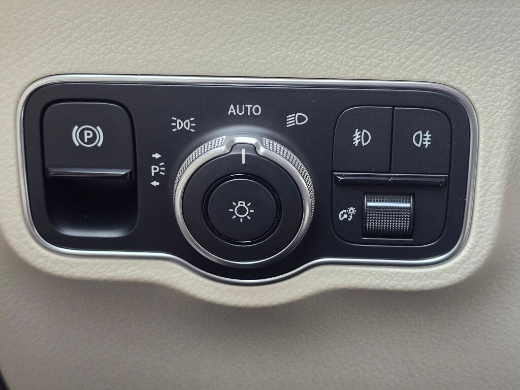 New 2026 Mercedes-Benz GLB 250 4MATIC image 39