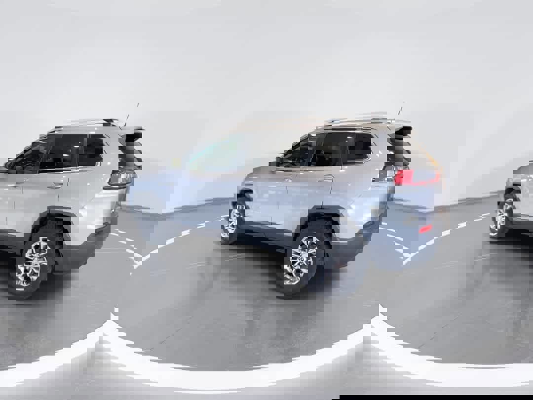 Used 2019 Jeep Cherokee Latitude Plus image 6