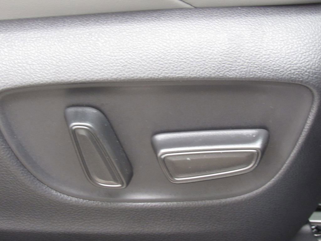 Certified 2024 Toyota Venza Limited image 20