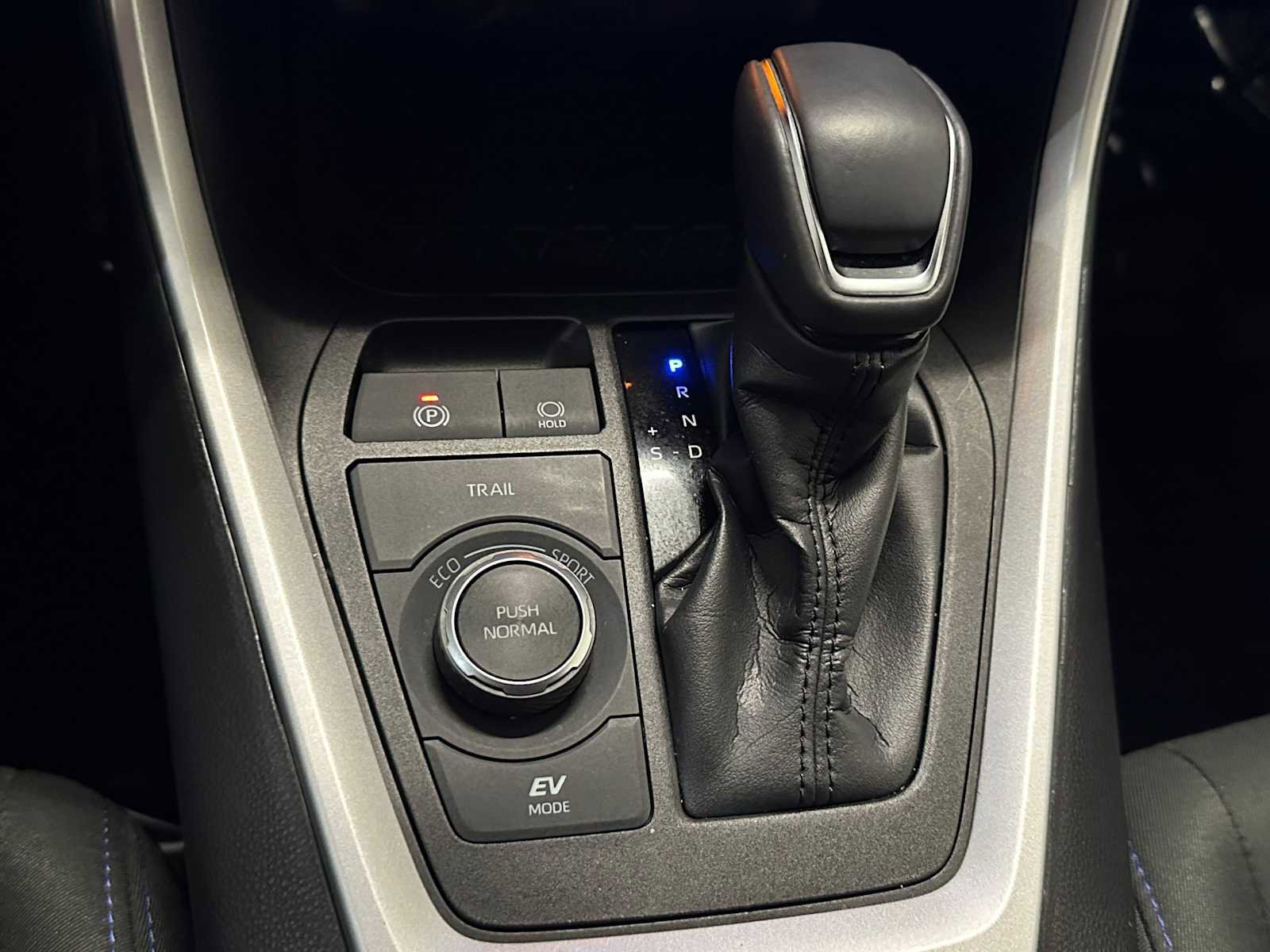 Certified 2023 Toyota RAV4 SE w/ Convenience Package image 17