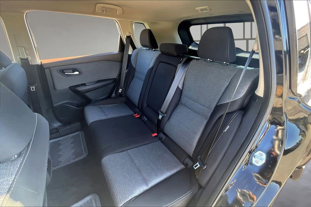 Used 2022 Nissan Rogue SV FWD image 21