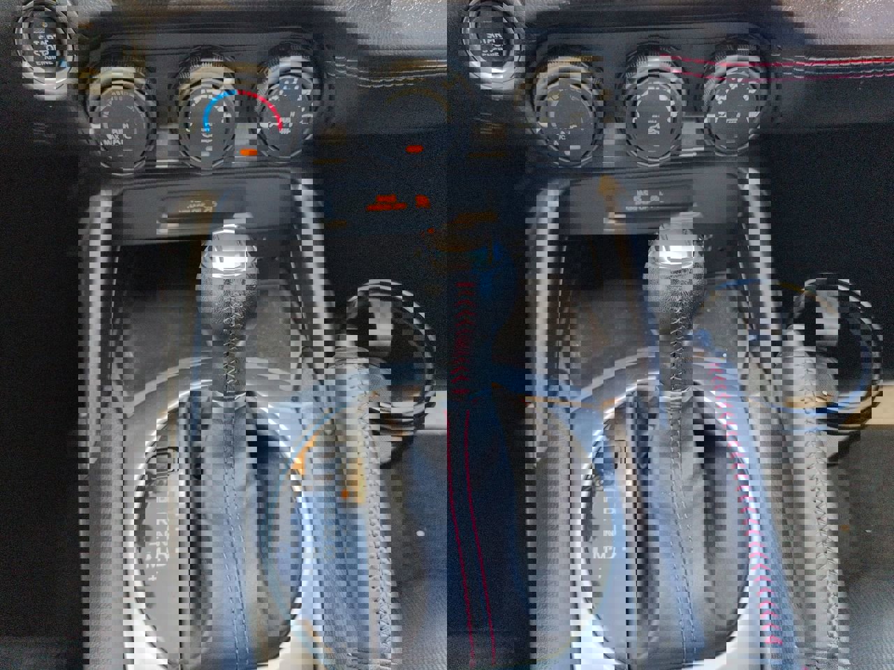 Used 2016 MAZDA MX-5 Miata Club RWD image 17