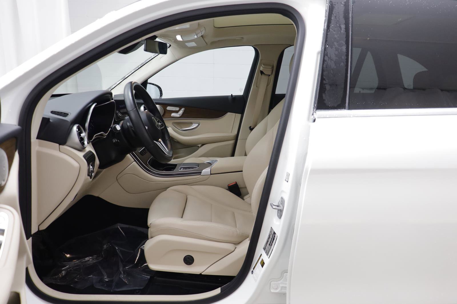 Used 2021 Mercedes-Benz GLC 300 4MATIC image 5