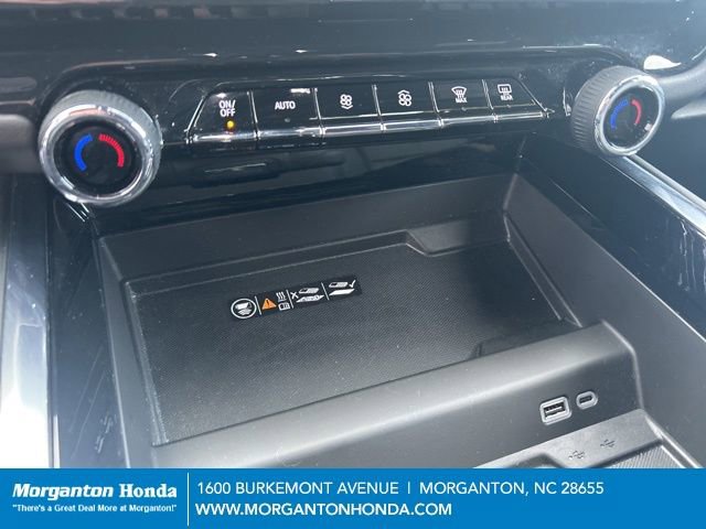 Used 2025 Chevrolet Suburban Z71 w/ Comfort Package image 26