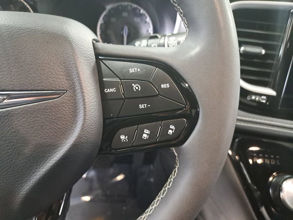 Certified 2024 Chrysler Pacifica Touring image 21