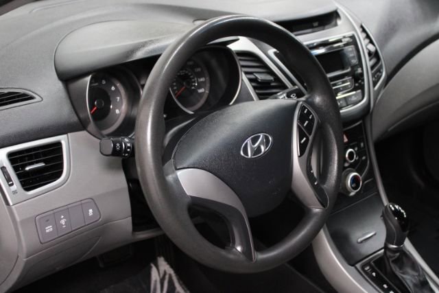 Used 2015 Hyundai Elantra SE FWD image 11