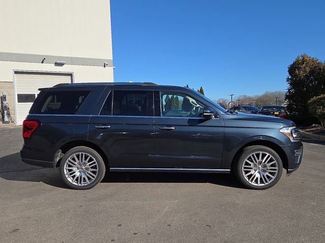 Used 2022 Ford Expedition Limited image 7