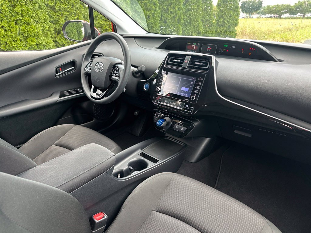 Certified 2021 Toyota Prius L Eco FWD image 30