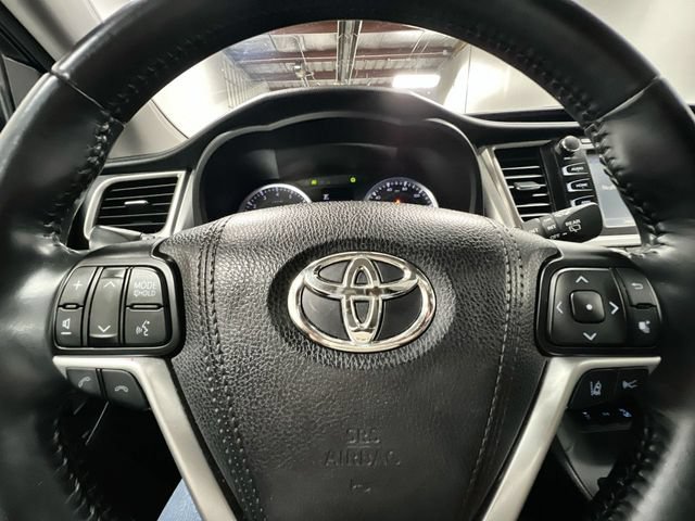 Certified 2017 Toyota Highlander SE AWD/4WD image 11